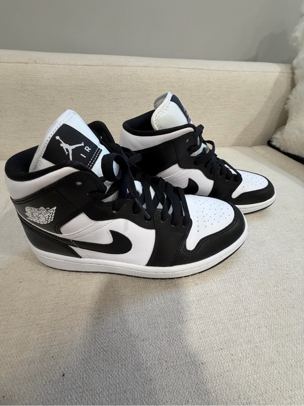 Jordan 1 Mid Men's Sneakers - Black/White